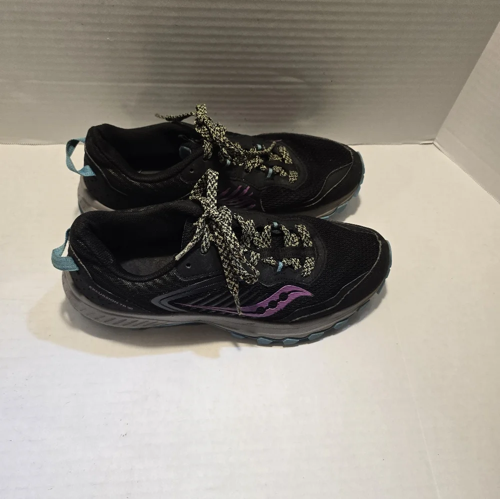 Women running shoes Saucony Brand Used In Good‎ Condition